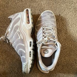 White nike vapormax